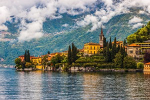 Lake-Como-Italy__FocusFillWyIwLjAwIiwiMC4wMCIsMzAwLDIwMF0 - Travel with Books in Bari