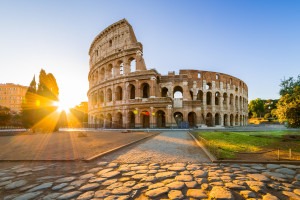 Rome_Colosseum-at-sunrise__FocusFillWyIwLjAwIiwiMC4wMCIsMzAwLDIwMF0 - Travel with Books in Bari